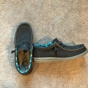 Hey dude Wally Sox men size 10